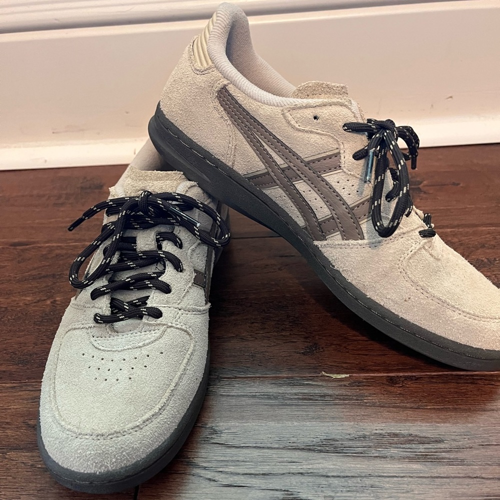 Asics Skyhand Sneakers